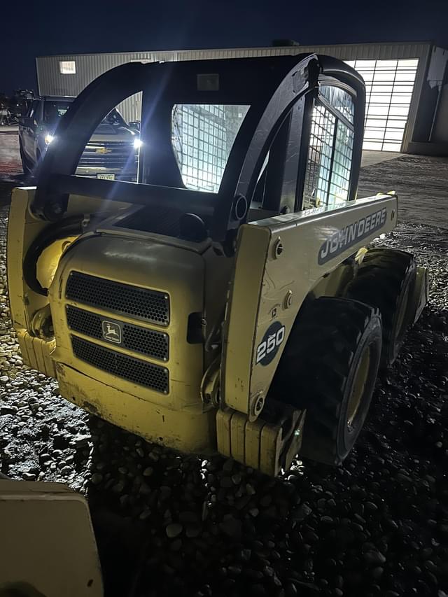 Image of John Deere 250 equipment image 3