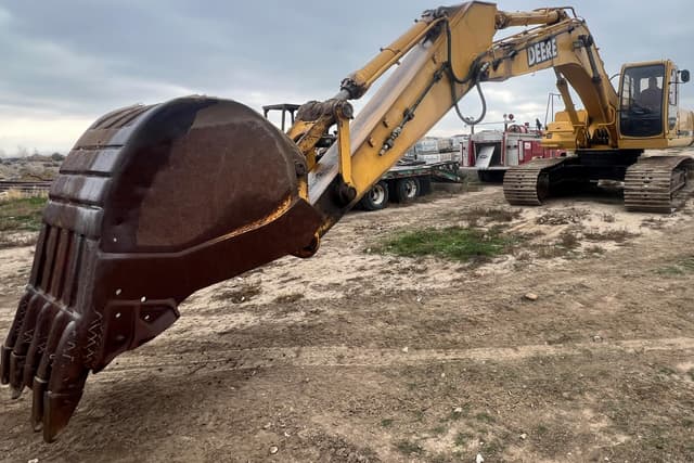 Image of John Deere 330LC equipment image 2