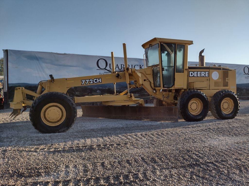 1999 John Deere 772CH Equipment Image0