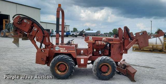 Image of Ditch Witch 5700 equipment image 3