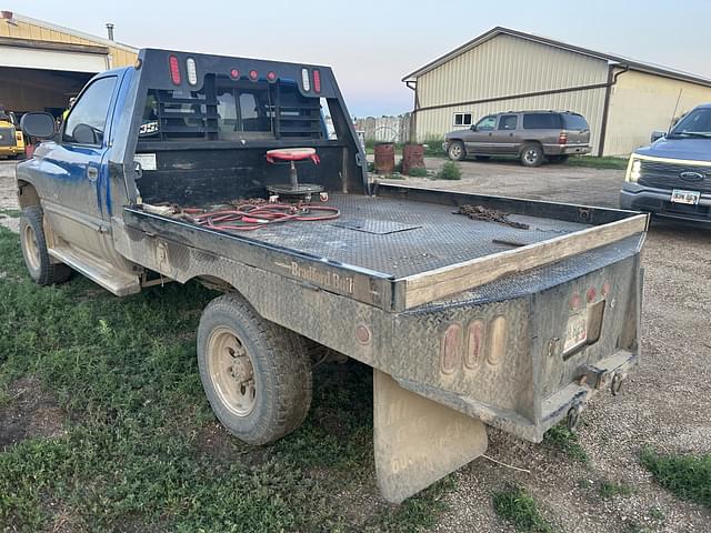 Image of Dodge Ram 2500 equipment image 2