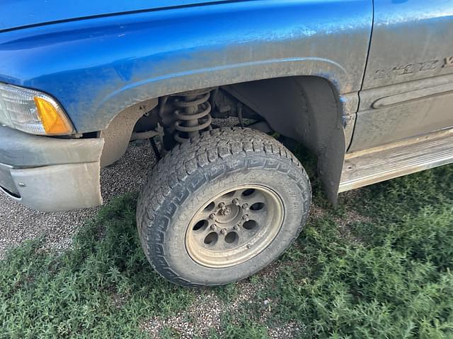Image of Dodge Ram 2500 equipment image 3