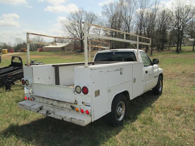 Image of Dodge Ram 2500 equipment image 2