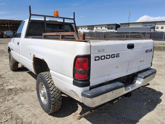 Image of Dodge Ram 2500 equipment image 2