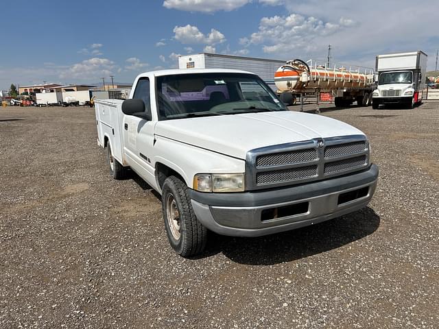 Image of Dodge Ram 2500 equipment image 3
