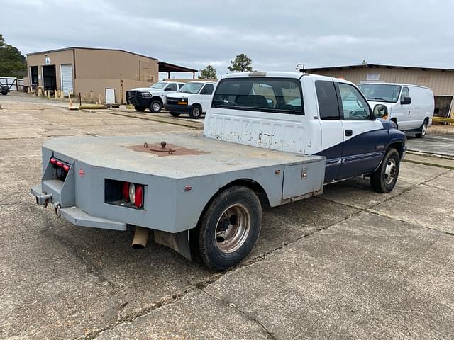 Image of Dodge Ram 3500 equipment image 2