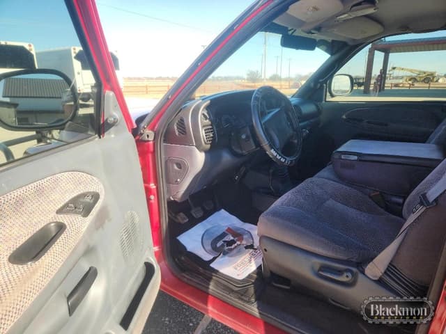 Image of Dodge Ram 3500 equipment image 2