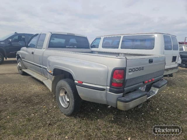 Image of Dodge Ram 3500 equipment image 2