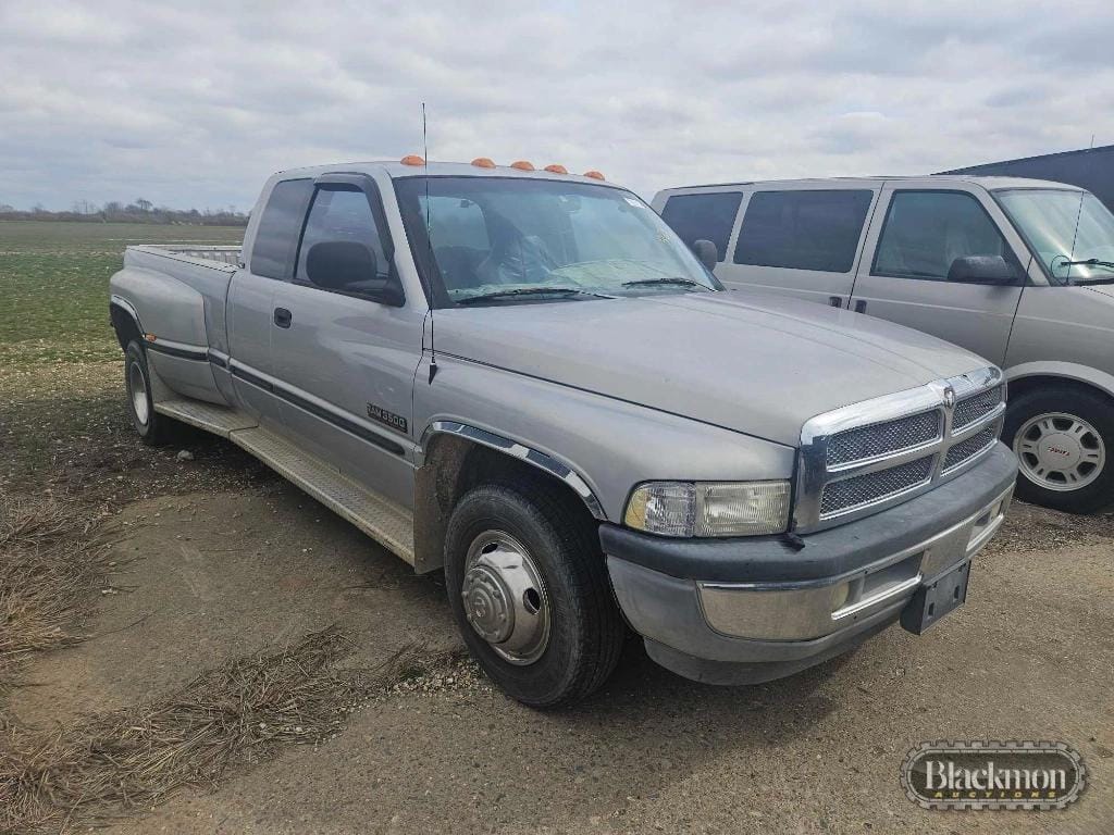 1999 Dodge Ram 3500 Equipment Image0