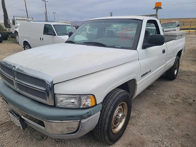 1999 Dodge Ram 2500 Equipment Image0