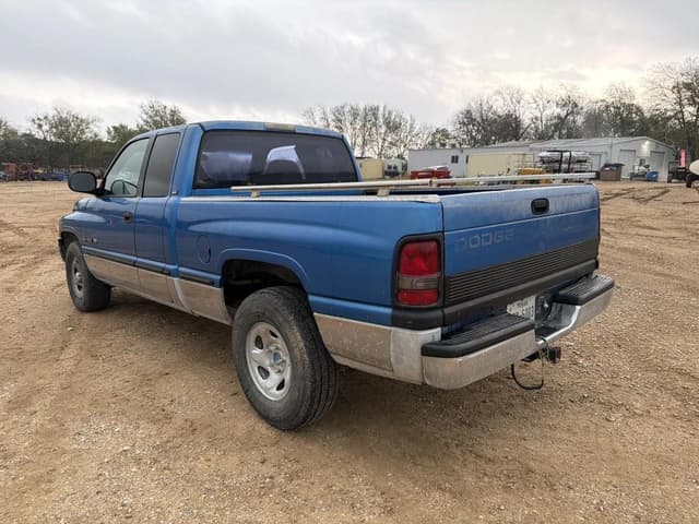 Image of Dodge Ram 1500 equipment image 2