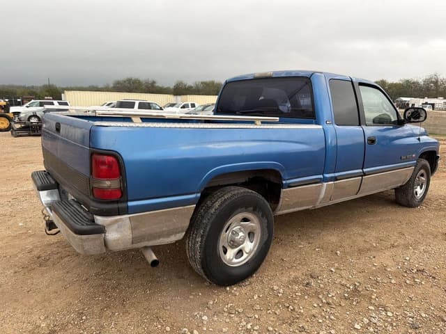 Image of Dodge Ram 1500 equipment image 4