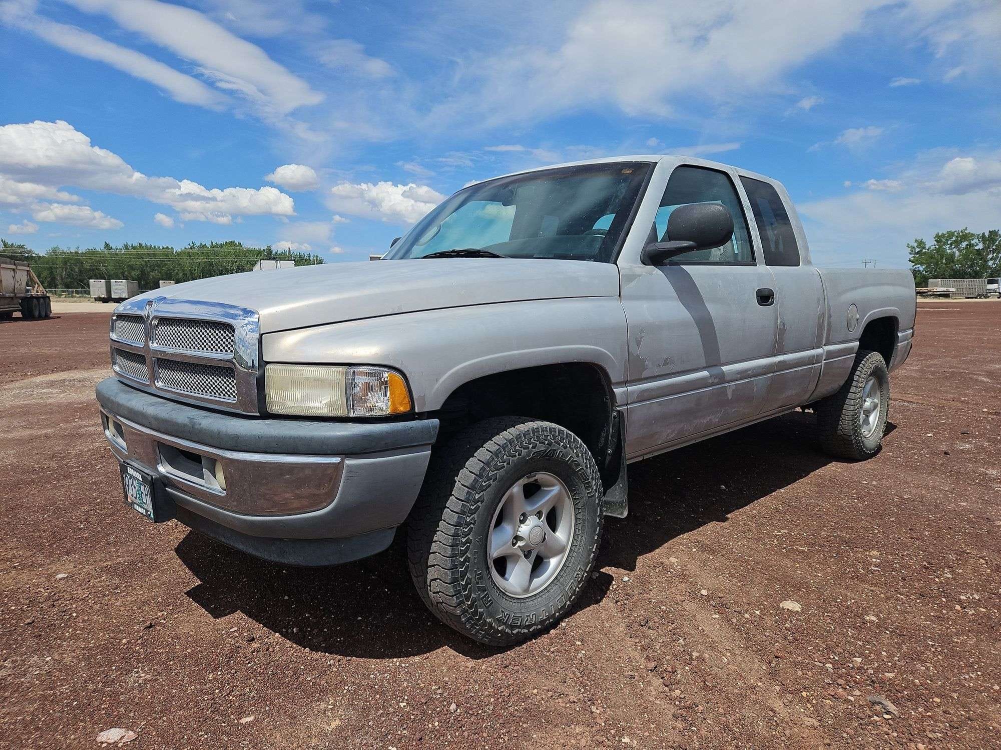 1999 Dodge Ram 1500 Equipment Image0
