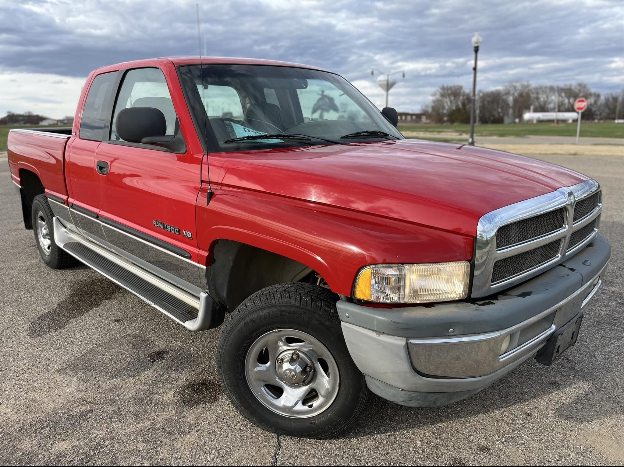 1999 Dodge Ram 1500 Equipment Image0