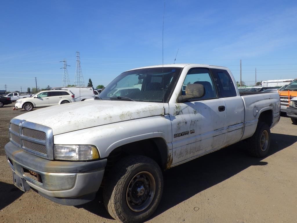 1999 Dodge Ram 1500 Equipment Image0