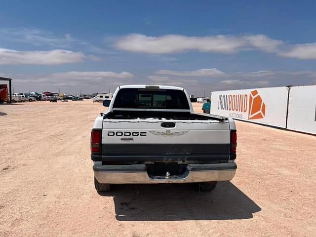 Image of Dodge Ram 1500 equipment image 3