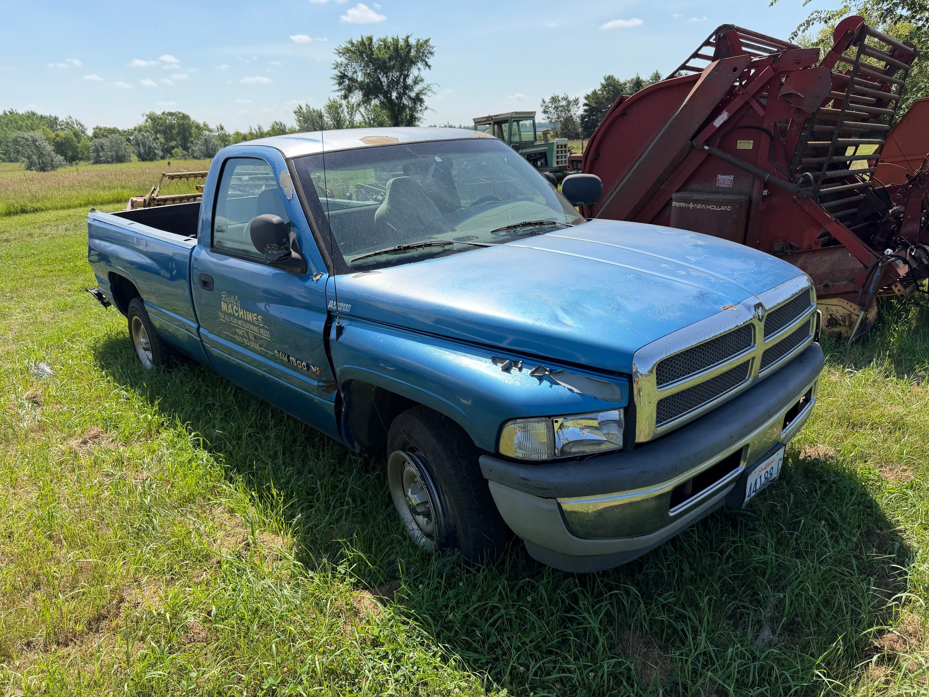 1999 Dodge Ram 1500 Equipment Image0