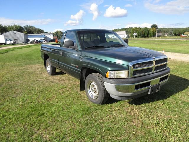 Image of Dodge Ram 1500 equipment image 3