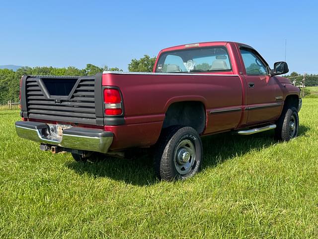 Image of Dodge Ram 2500 equipment image 2