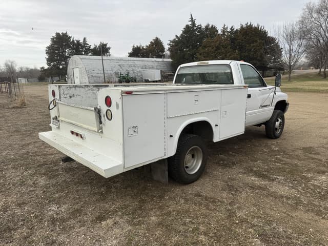 Image of Dodge Ram 3500 equipment image 4