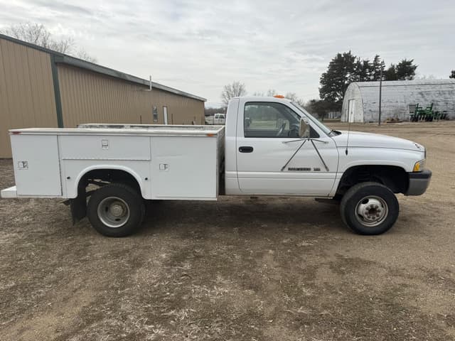 Image of Dodge Ram 3500 equipment image 3