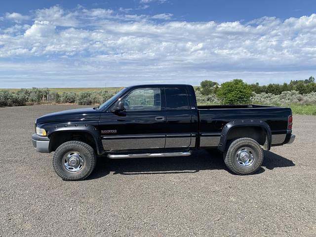 Image of Dodge Ram 2500 equipment image 2