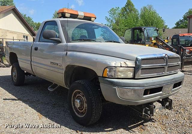 Image of Dodge Ram 2500 equipment image 2