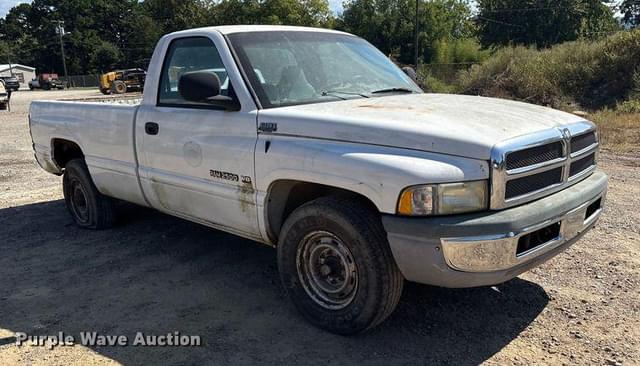 Image of Dodge Ram 2500 equipment image 2