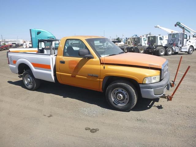 Image of Dodge Ram 2500 equipment image 2