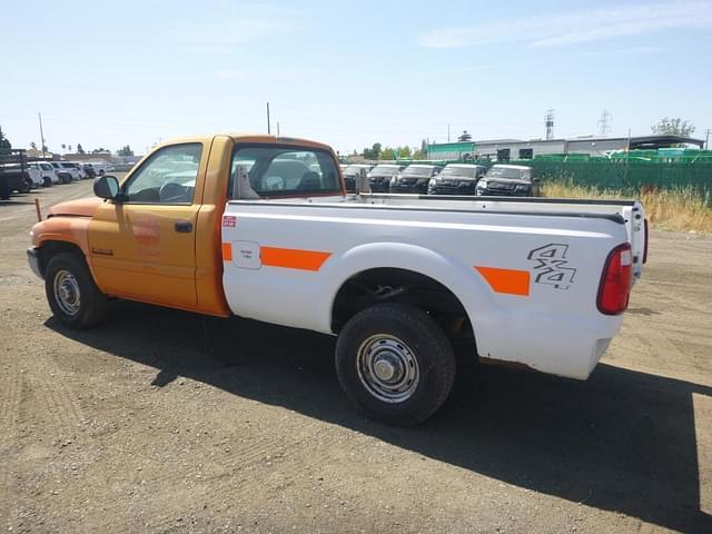 Image of Dodge Ram 2500 equipment image 4