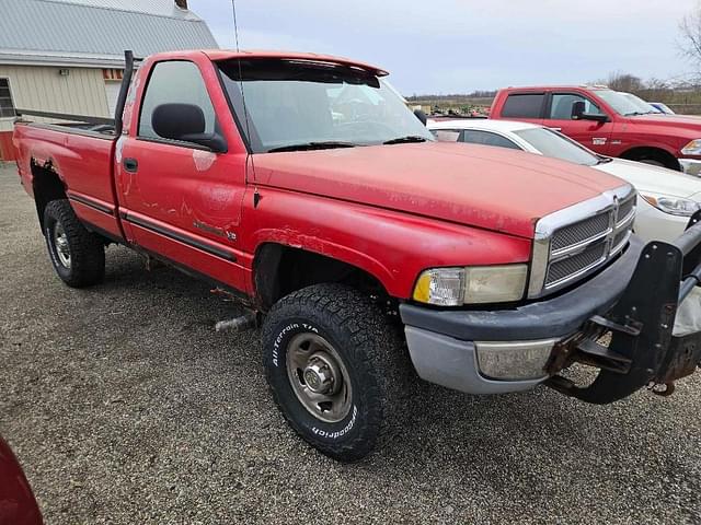 Image of Dodge Ram 2500 equipment image 2