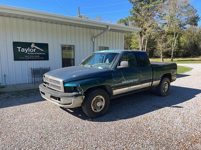 Image of Dodge Ram 2500 equipment image 2