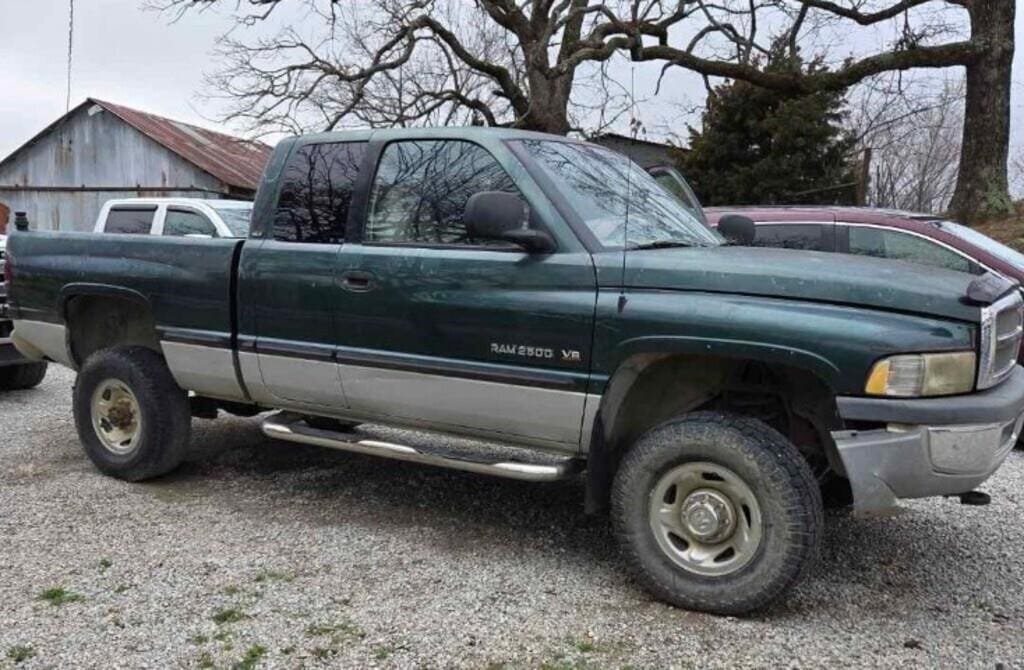 1999 Dodge Ram 2500 Equipment Image0
