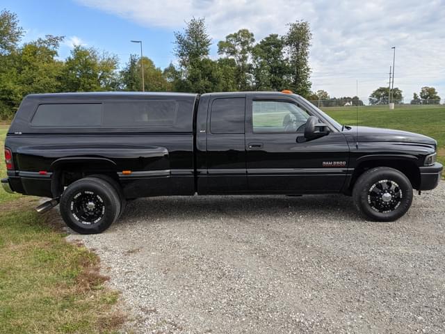 Image of Dodge Ram 3500 equipment image 3