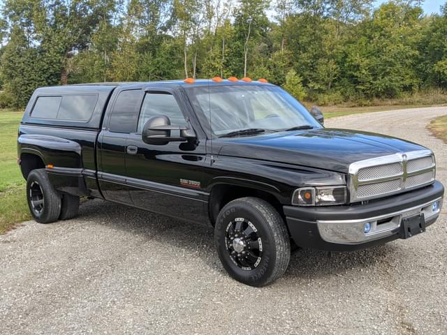 Image of Dodge Ram 3500 equipment image 2