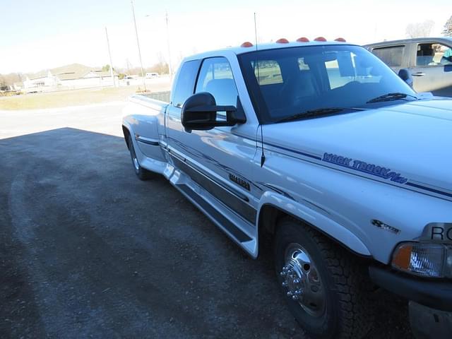 Image of Dodge Ram 3500 equipment image 2