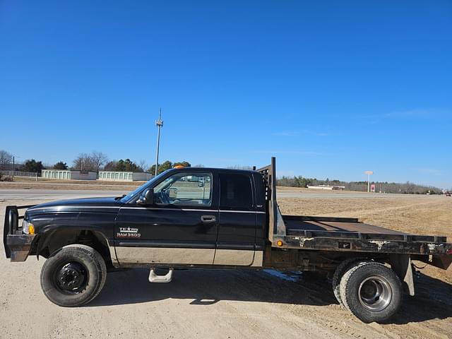 Image of Dodge Ram 3500 equipment image 3