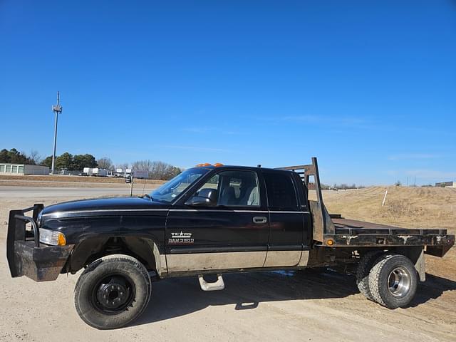 Image of Dodge Ram 3500 equipment image 2