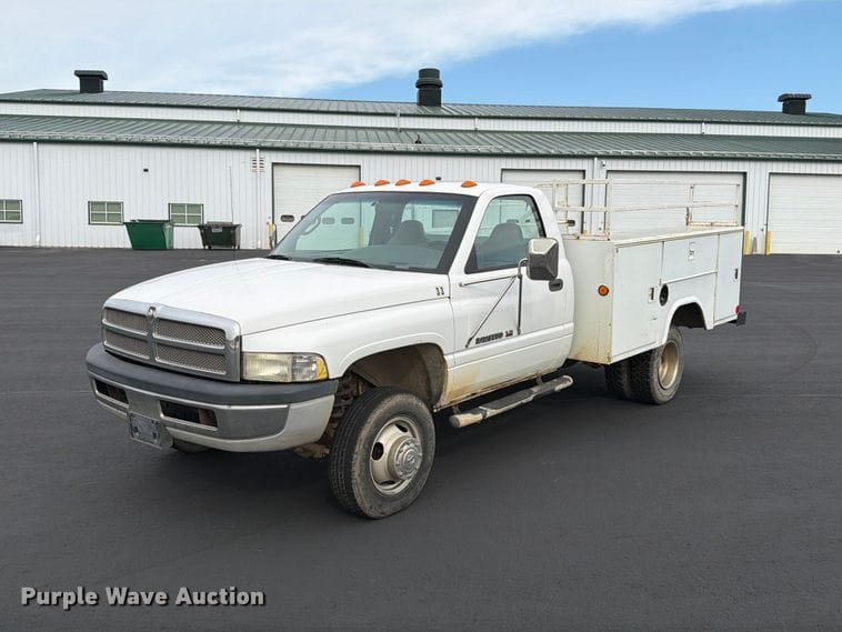 1999 Dodge Ram 3500 Equipment Image0