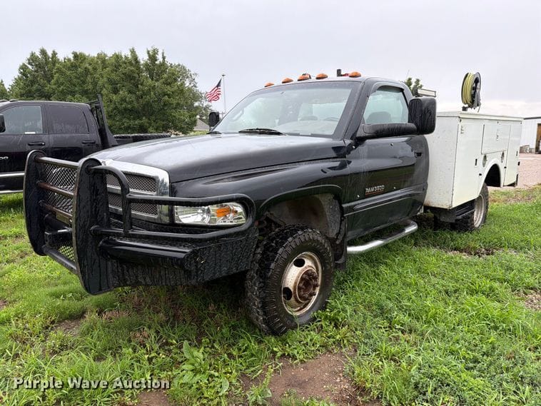 1999 Dodge Ram 3500 Equipment Image0