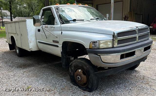 Image of Dodge Ram 3500 equipment image 2