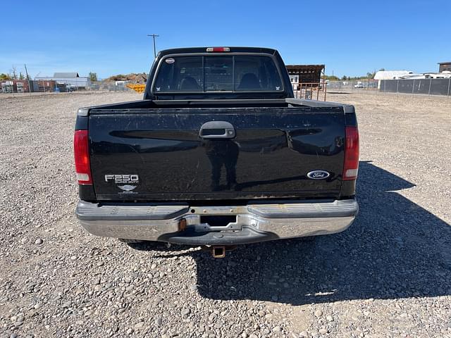 Image of Ford F-250 equipment image 3