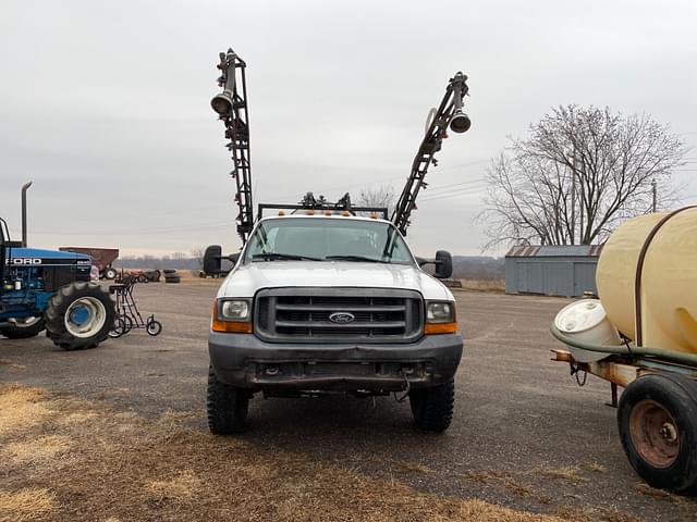 Image of Ford F-350 equipment image 1
