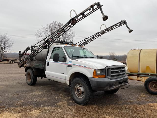 Image of Ford F-350 equipment image 2