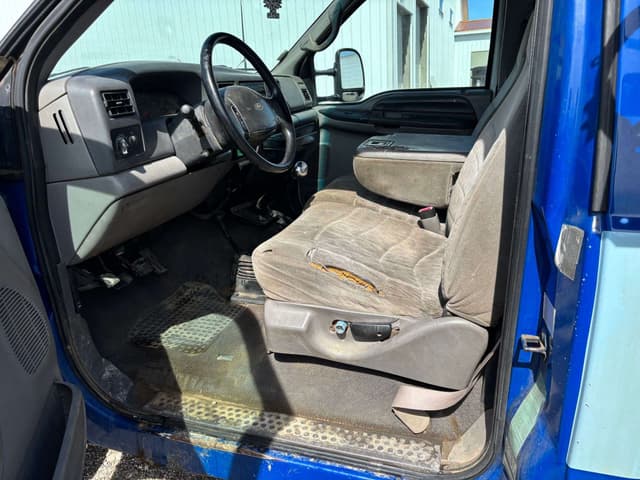 Image of Ford F-450 equipment image 4