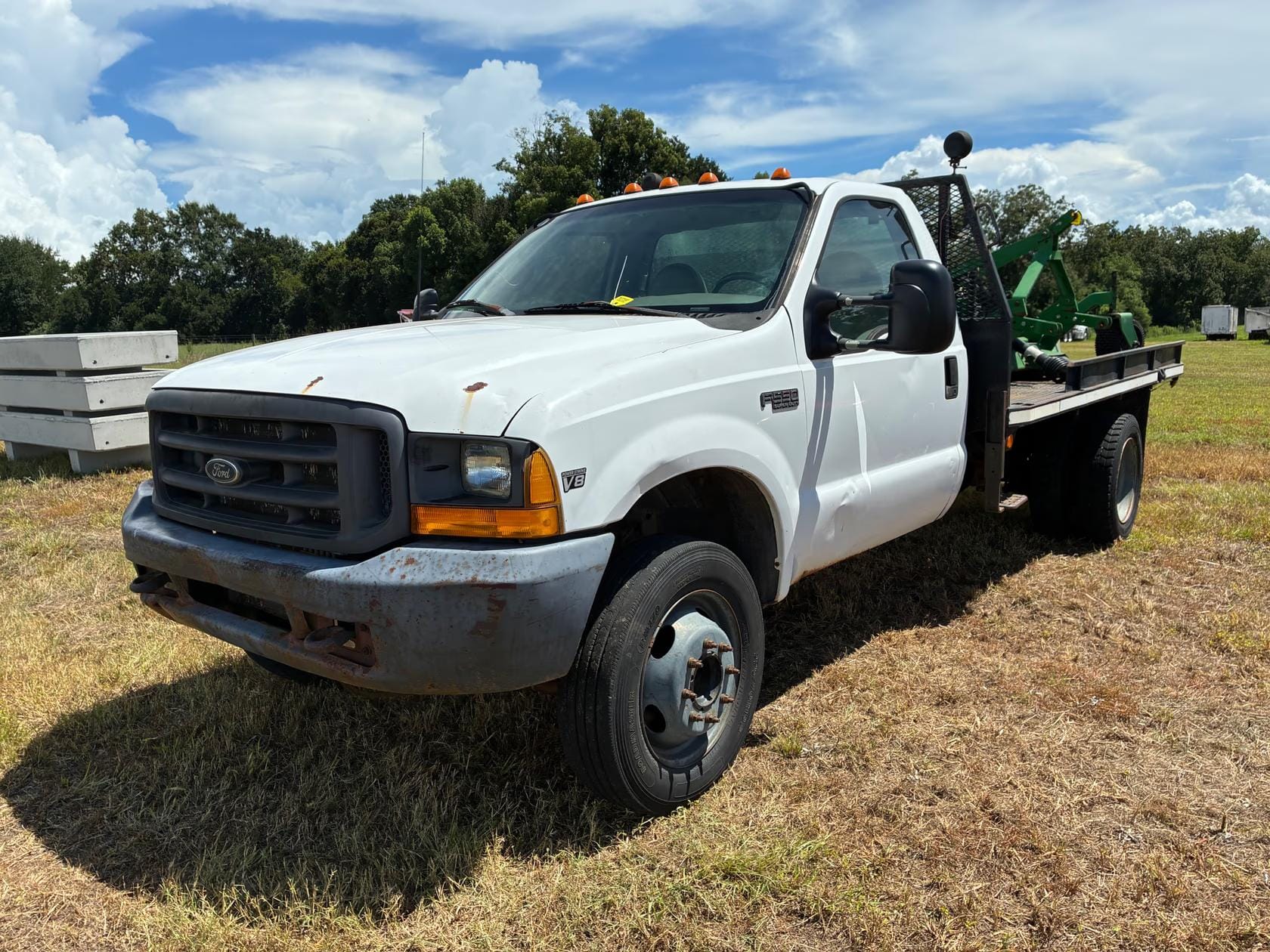 1999 Ford F-550 Equipment Image0