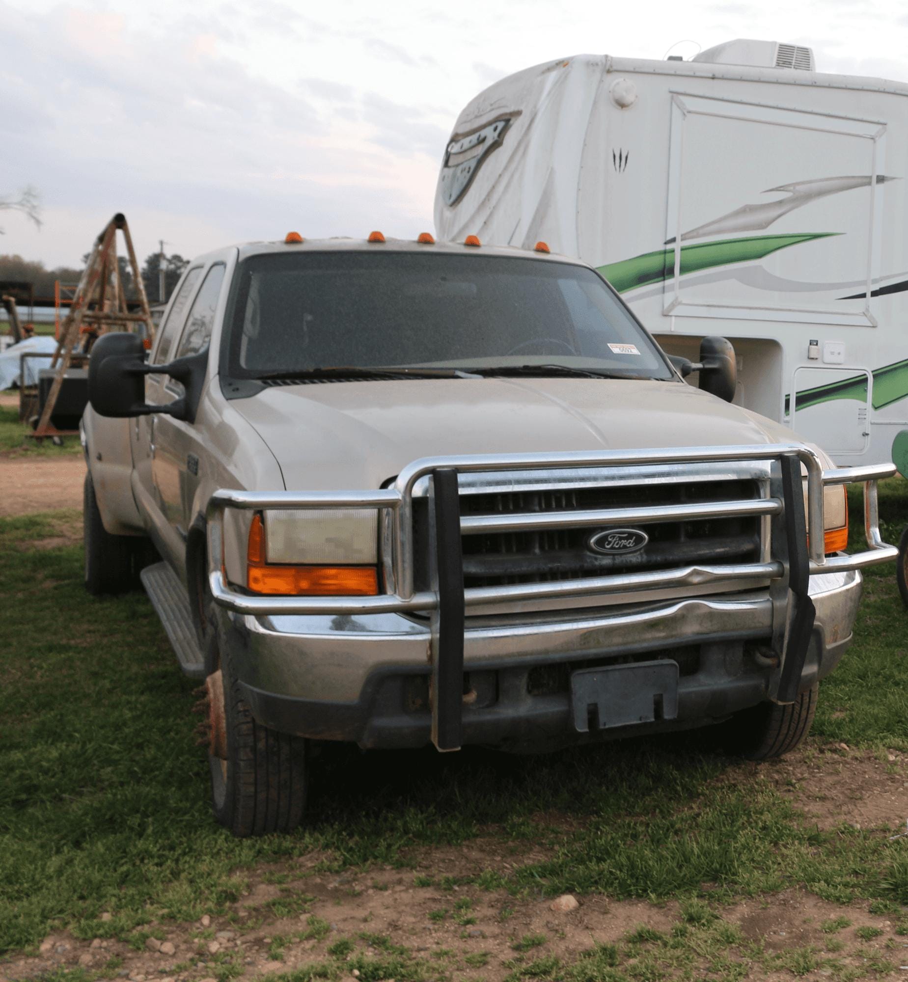 1999 Ford F-350 Equipment Image0