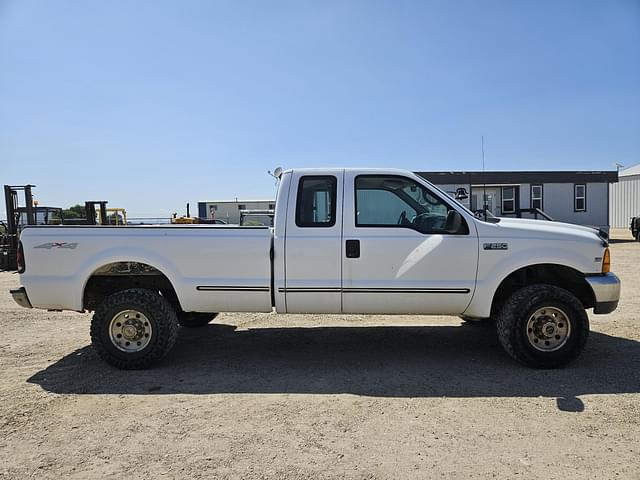 Image of Ford F-250 equipment image 3