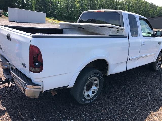 Image of Ford F-250 equipment image 2