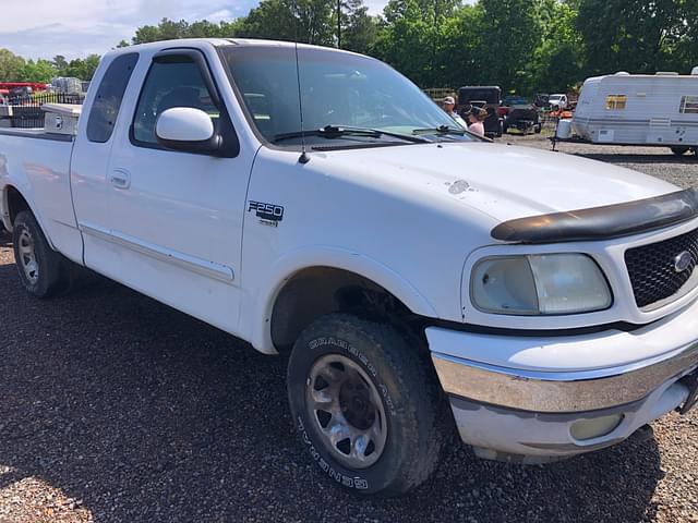 Image of Ford F-250 equipment image 3